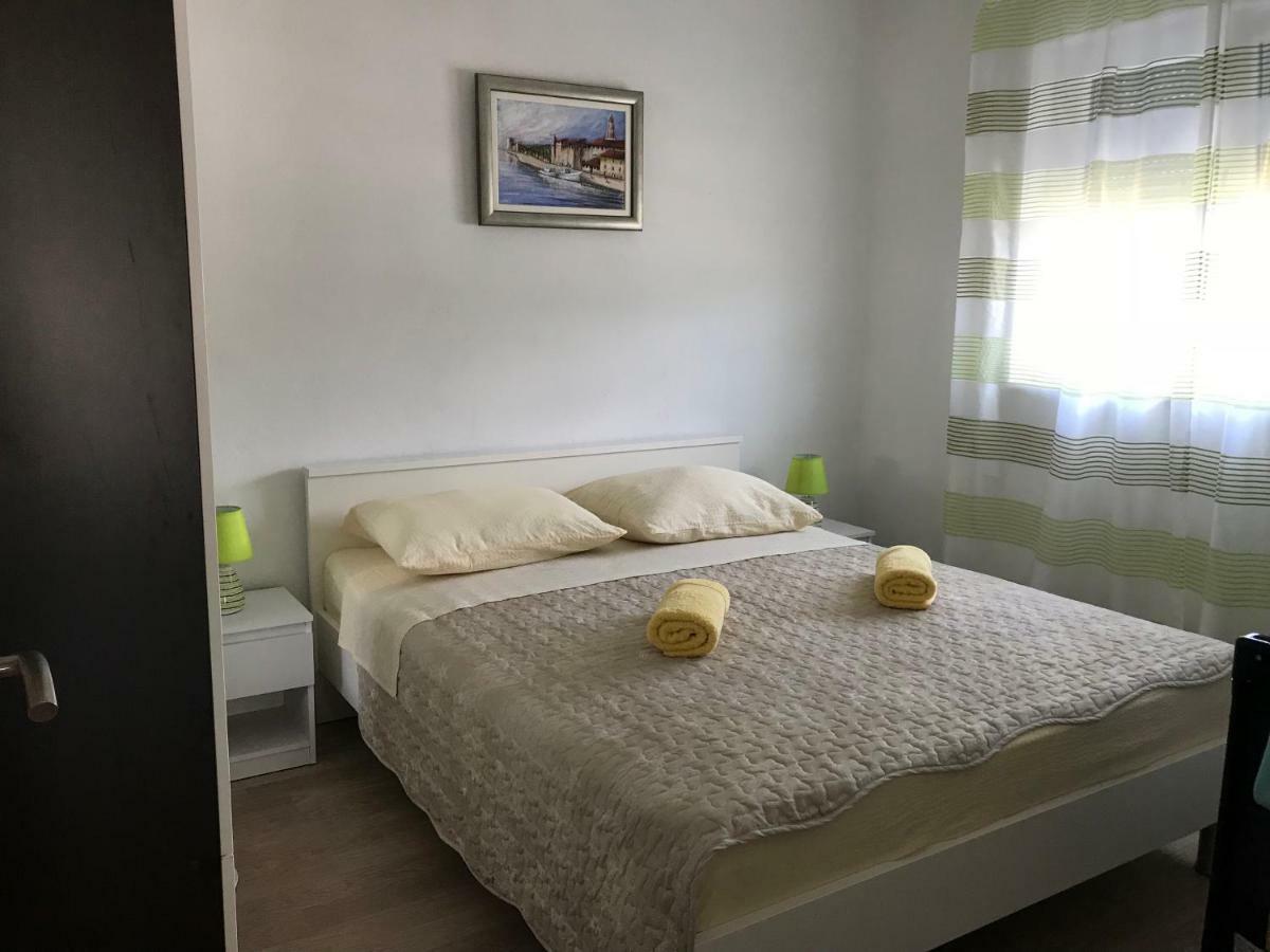 Apartman Mirjana With Terrace And Free Parking Donji Okrug  Exteriör bild