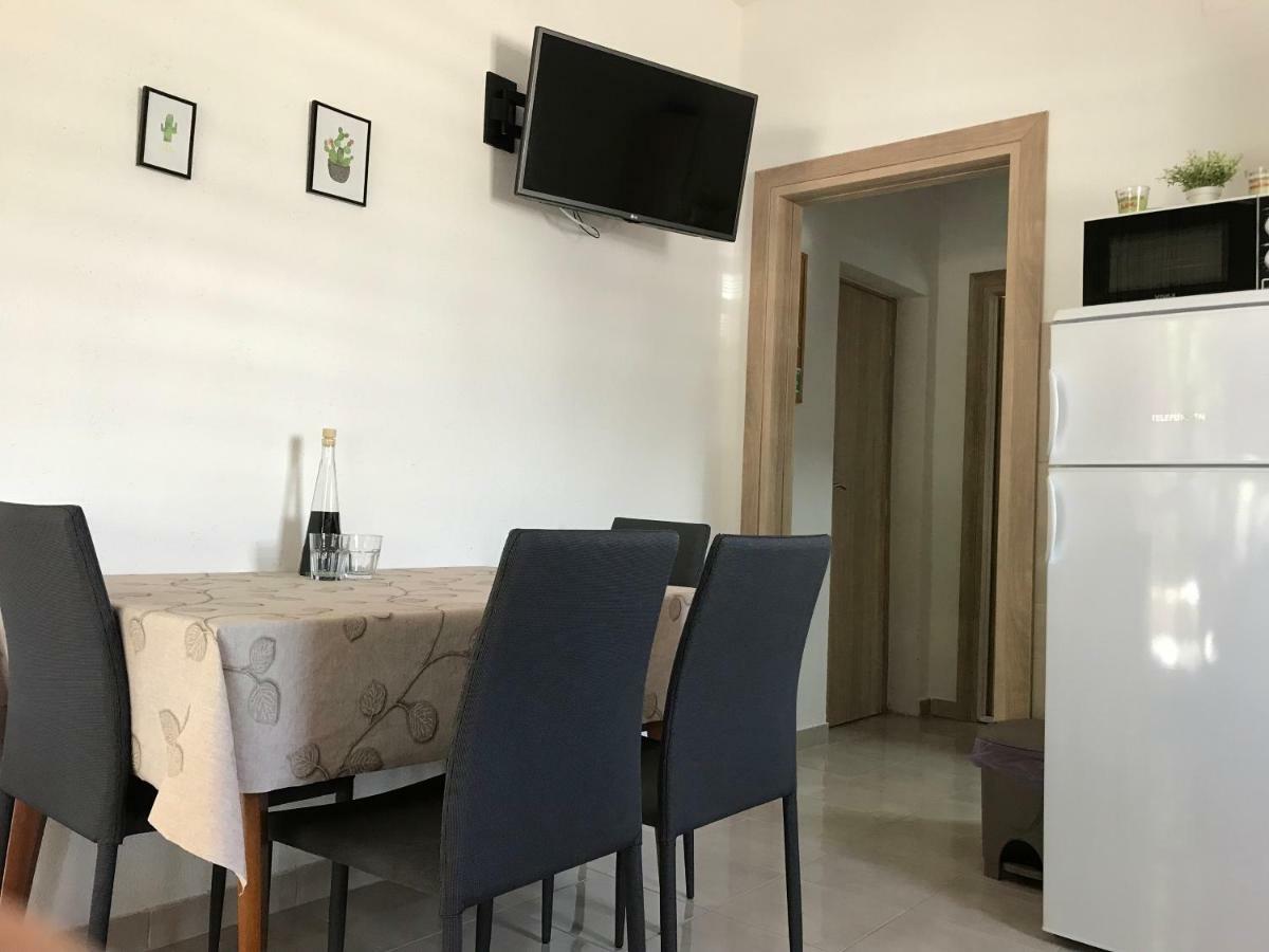 Apartman Mirjana With Terrace And Free Parking Donji Okrug  Exteriör bild